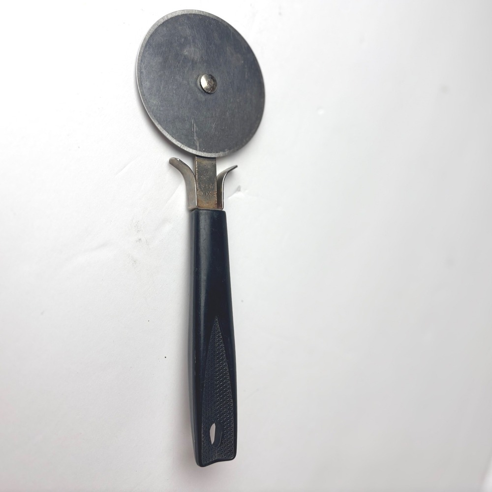 Vintage EKCO USA Pizza Cutter‎ Black Handle Stainless Steel Rotary Wheel Cottage